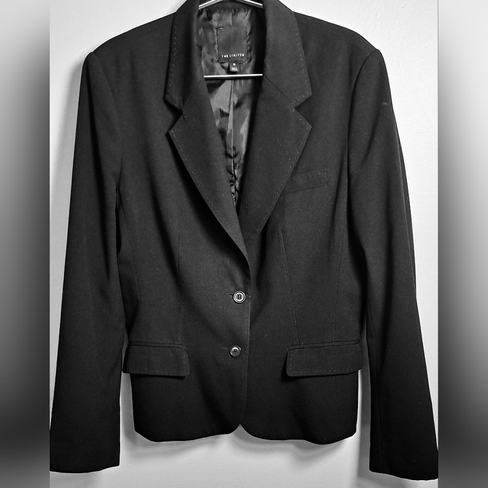 THE LIMITED BLACK BLAZER SIZE 12 LONG SLEEVES 2 FRONT BUTTONS. PRE-OWNED.